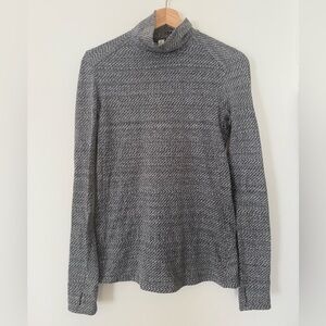 Lululemon grey and white turtleneck women’s size 4